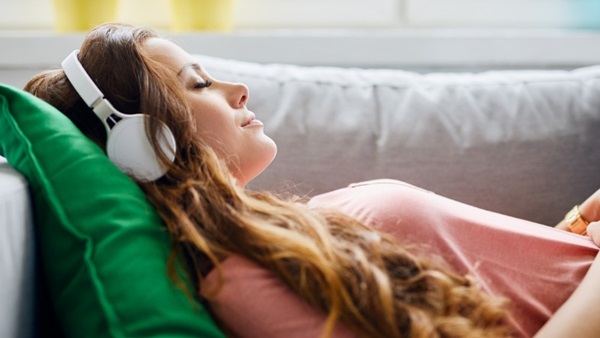 Koptelefoon met ruisonderdrukking om te relaxen in stilte